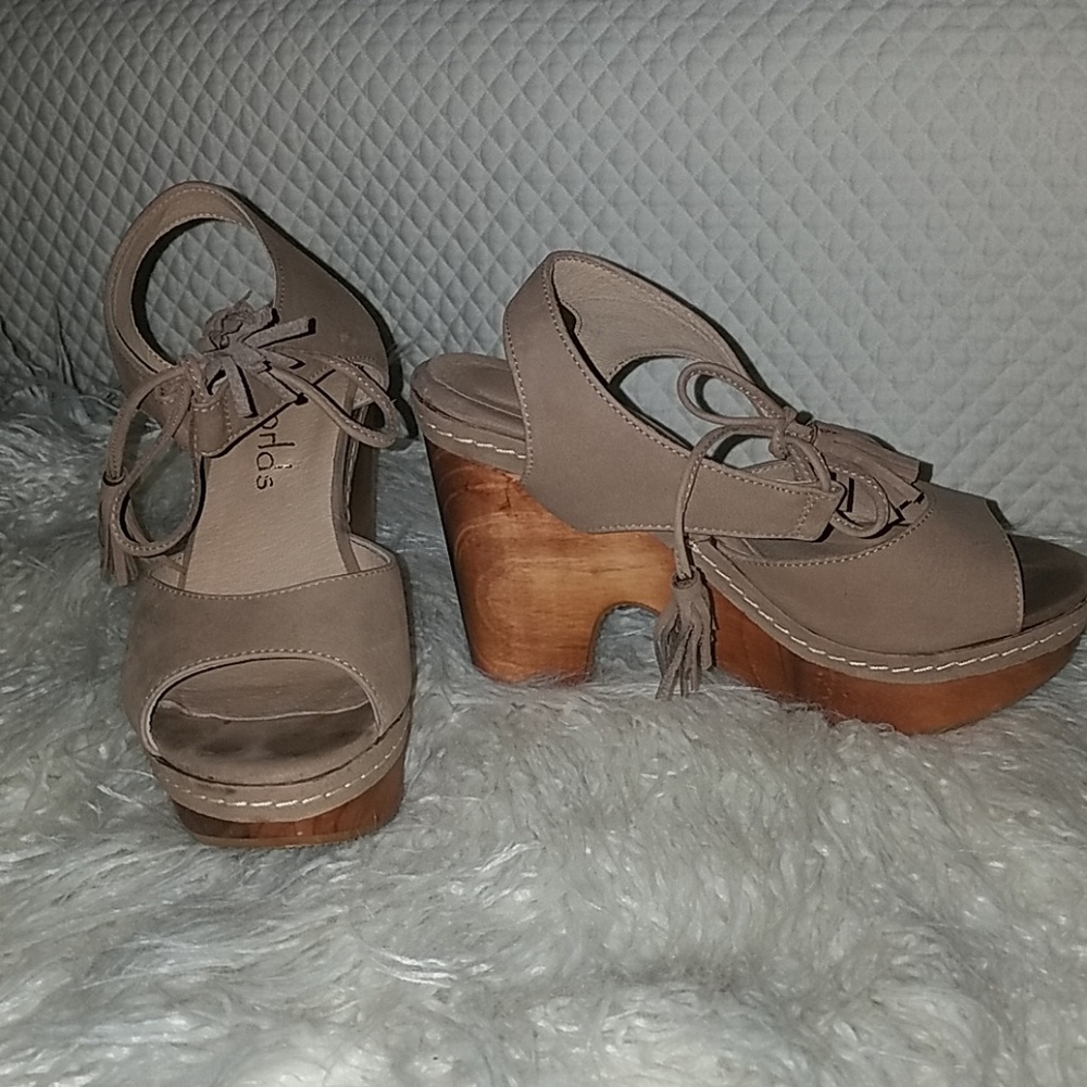 Five Worlds by Cordani clogs 7.5